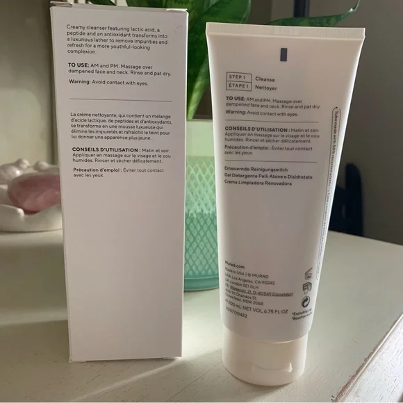MURAD Renewing Cleansing Cream - Picture 3 of 8